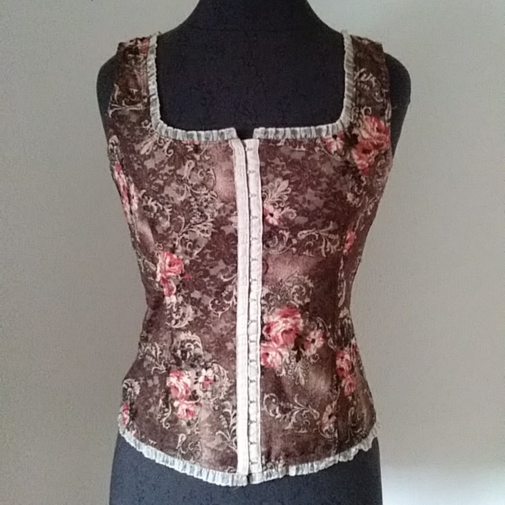 Pretty floral & lace top